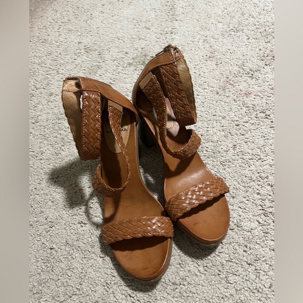 White mountain sandles